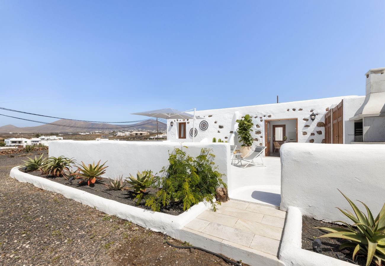 Apartment in Puerto del Carmen - Apartamento Roseta 2 by Escape Home