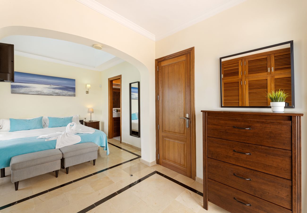 Villa in Playa Blanca - Villa Zafiro 10 by Escape Home