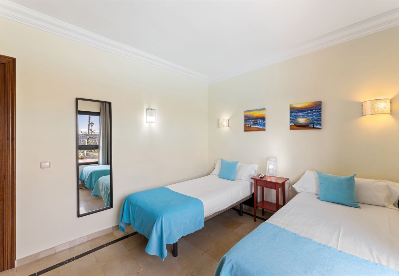 Villa in Playa Blanca - Villa Zafiro 10 by Escape Home
