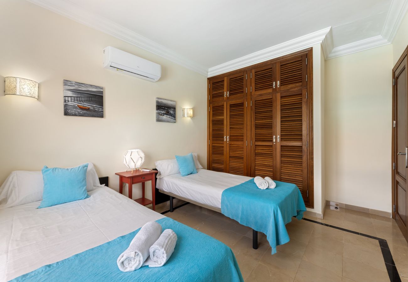 Villa in Playa Blanca - Villa Zafiro 10 by Escape Home