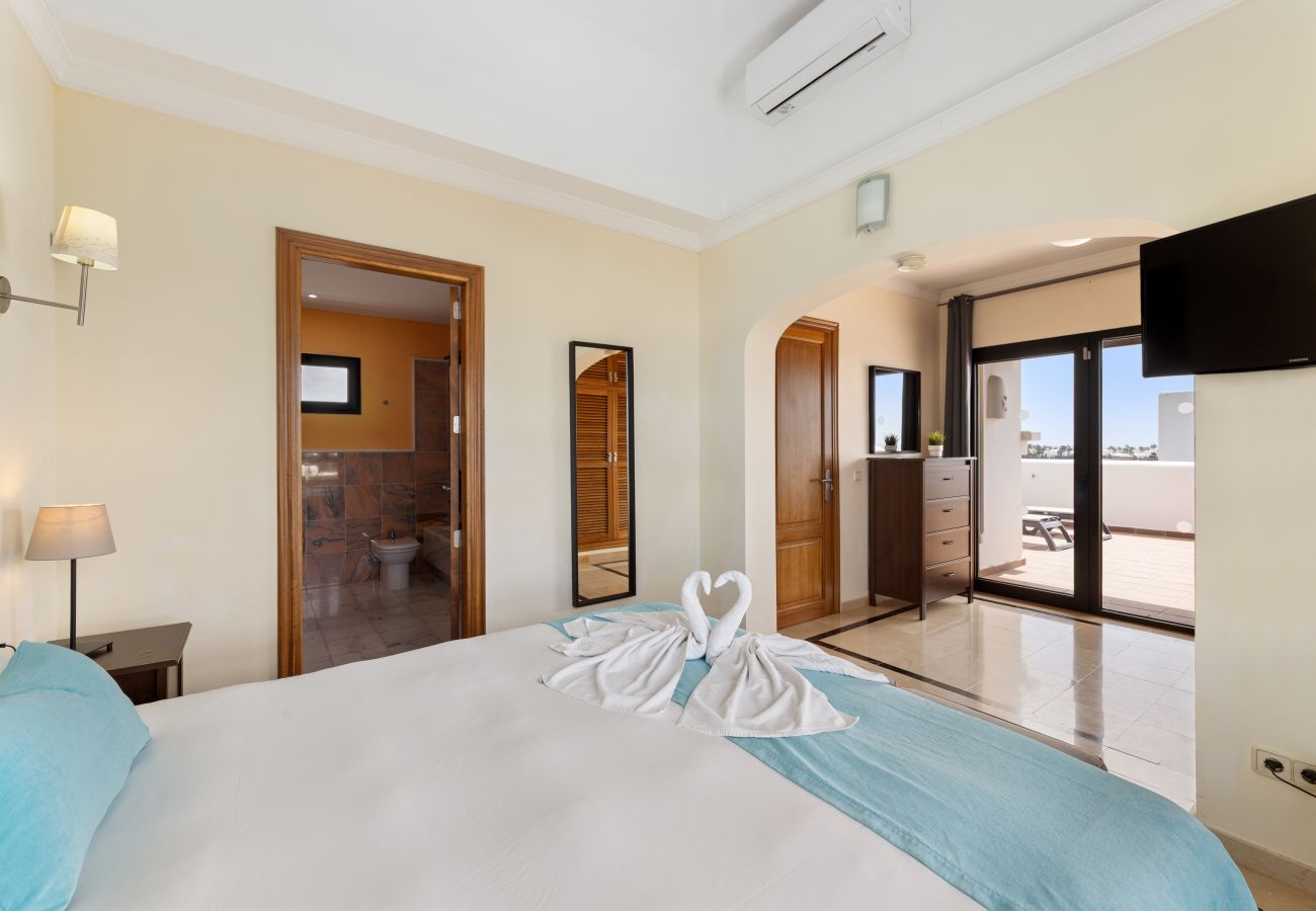 Villa in Playa Blanca - Villa Zafiro 10 by Escape Home