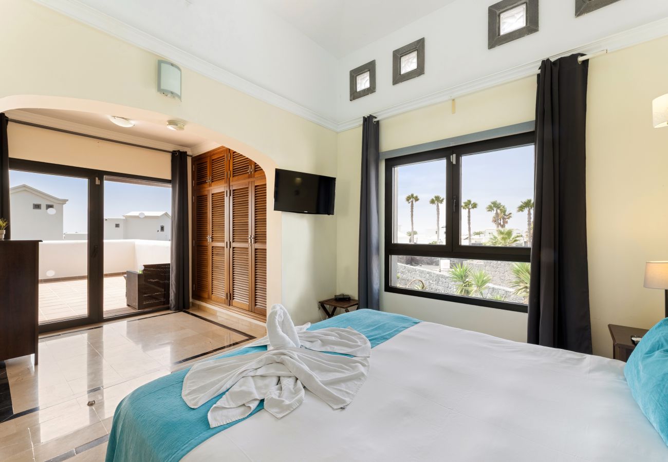 Villa in Playa Blanca - Villa Zafiro 10 by Escape Home