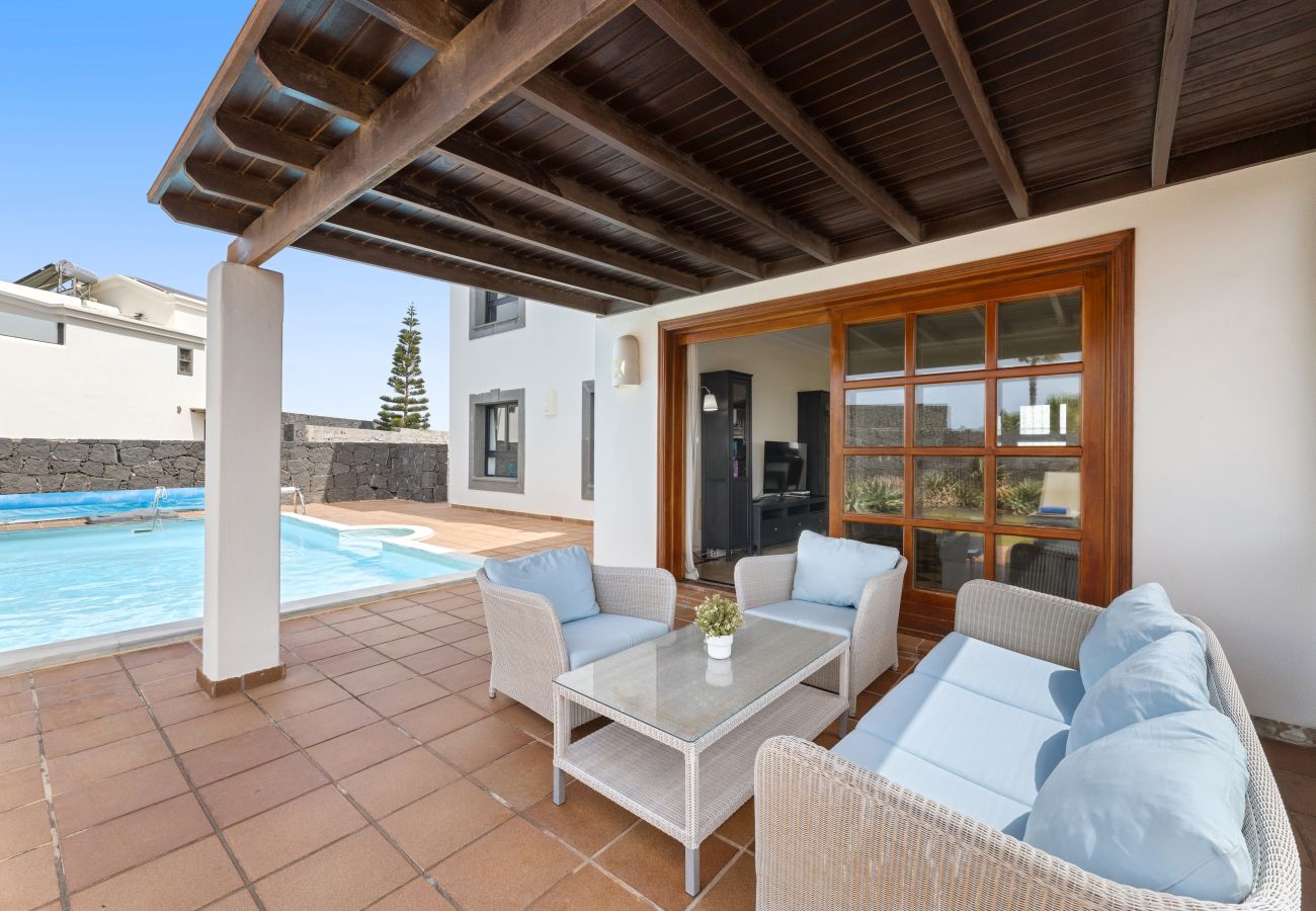 Villa in Playa Blanca - Villa Zafiro 10 by Escape Home