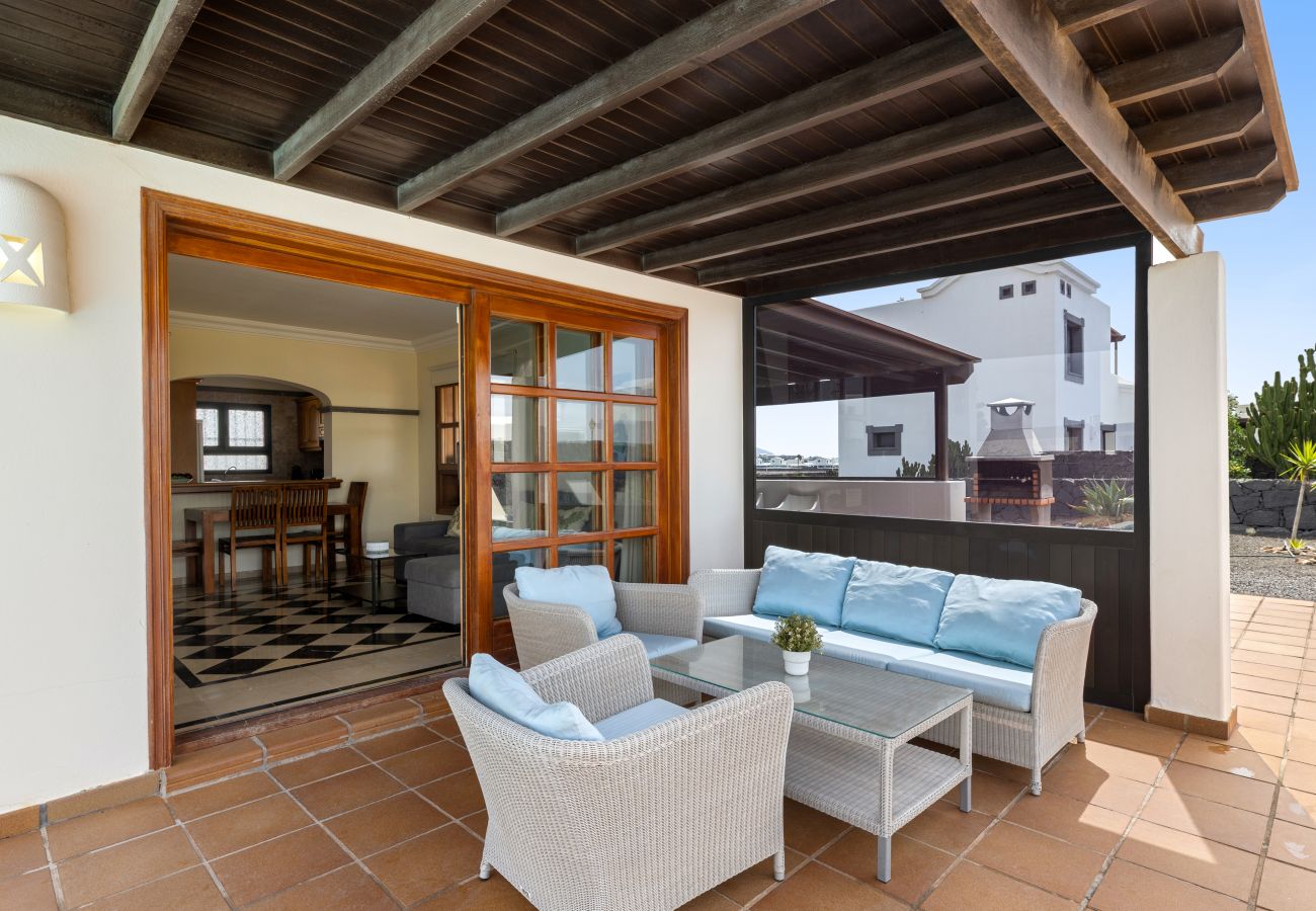 Villa in Playa Blanca - Villa Zafiro 10 by Escape Home