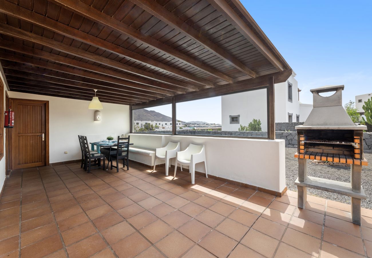 Villa in Playa Blanca - Villa Zafiro 10 by Escape Home