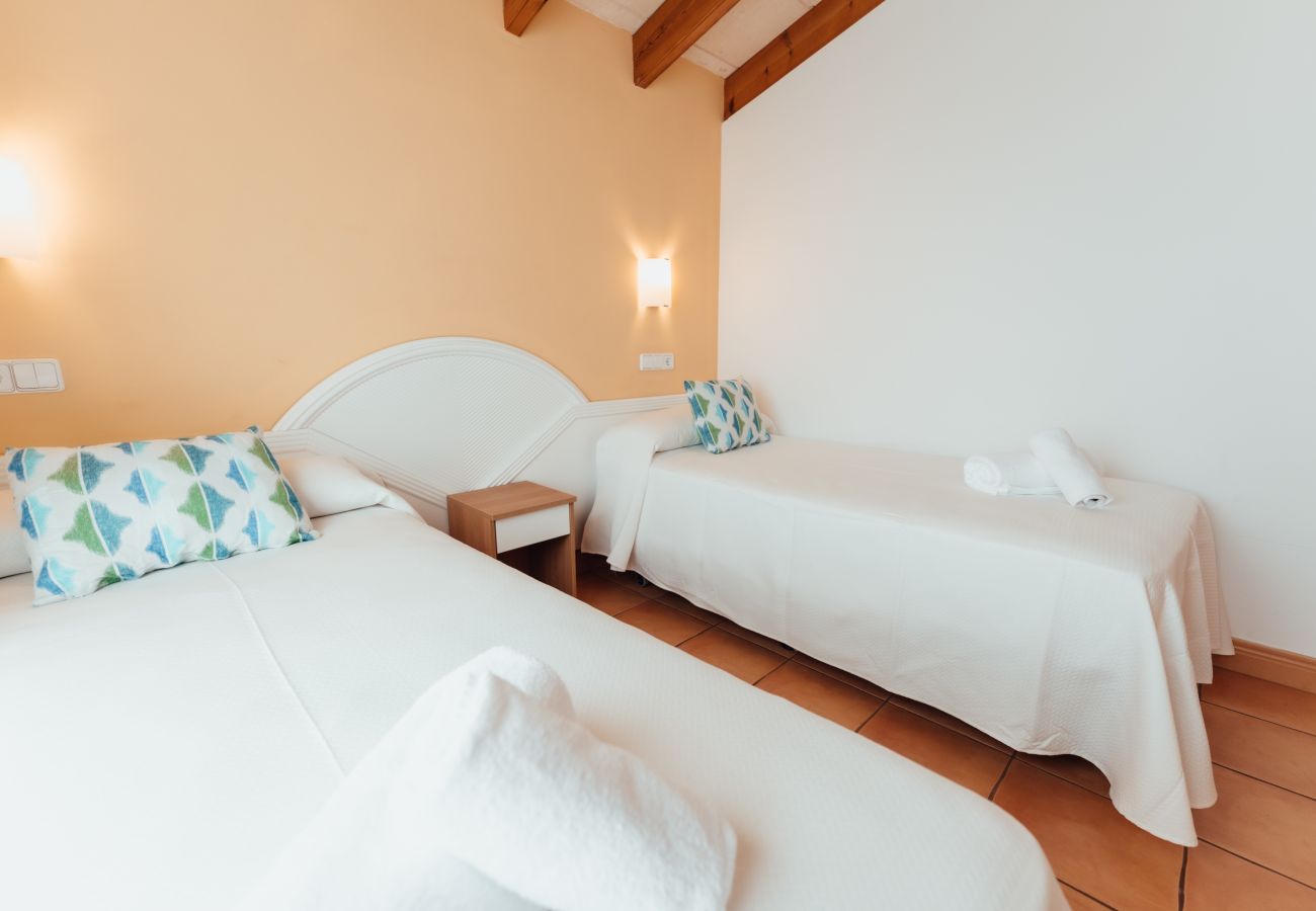 Villa à Cala Blanca - Villas Amarillas by Escape Home