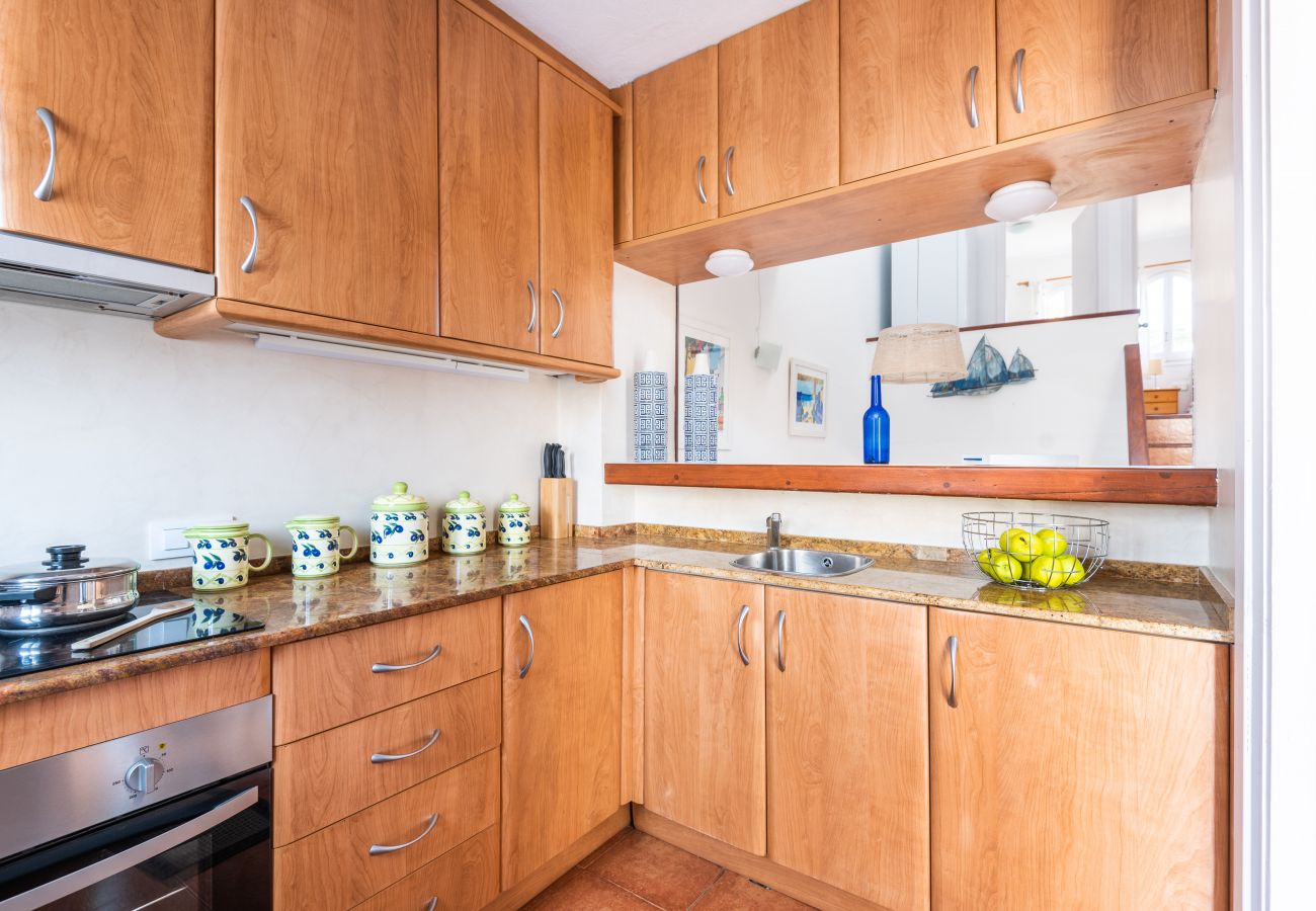 Appartement Ses Arcades 10 by EscapeHome, Cuisine Cuisine