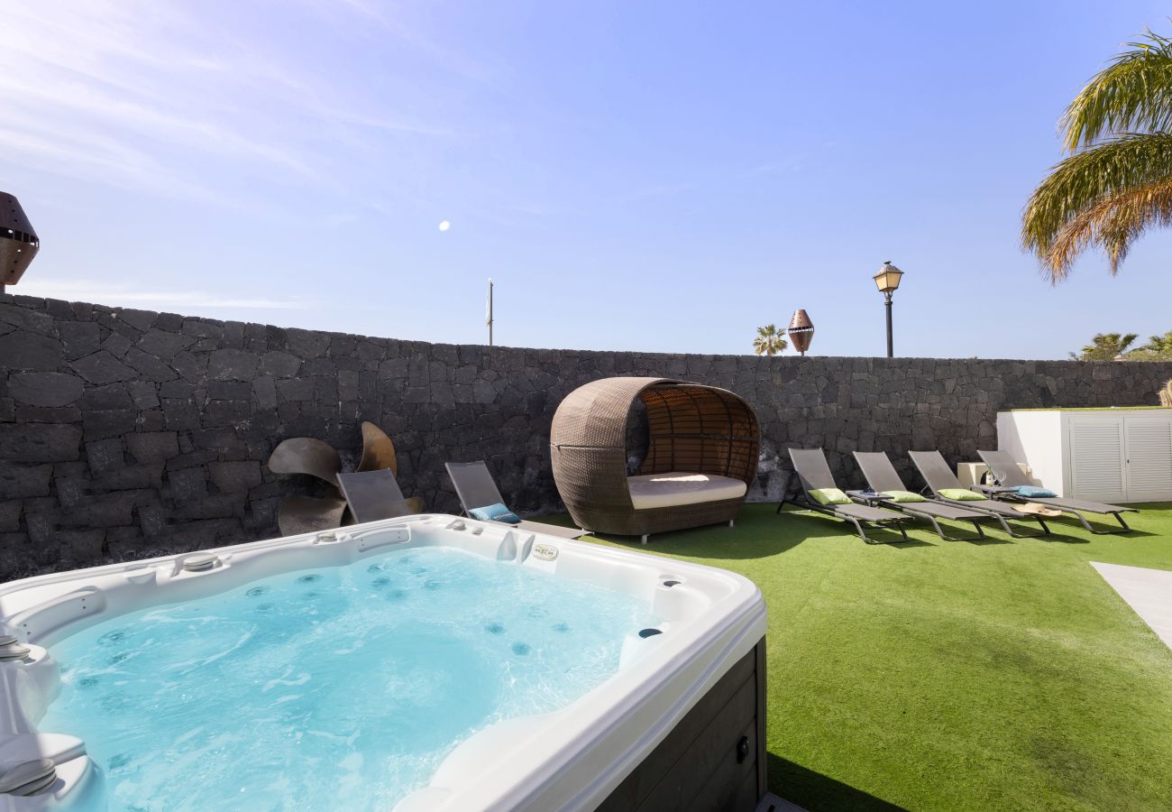 Villa à Playa Blanca - Sea Breeze Jarea by Escape Home
