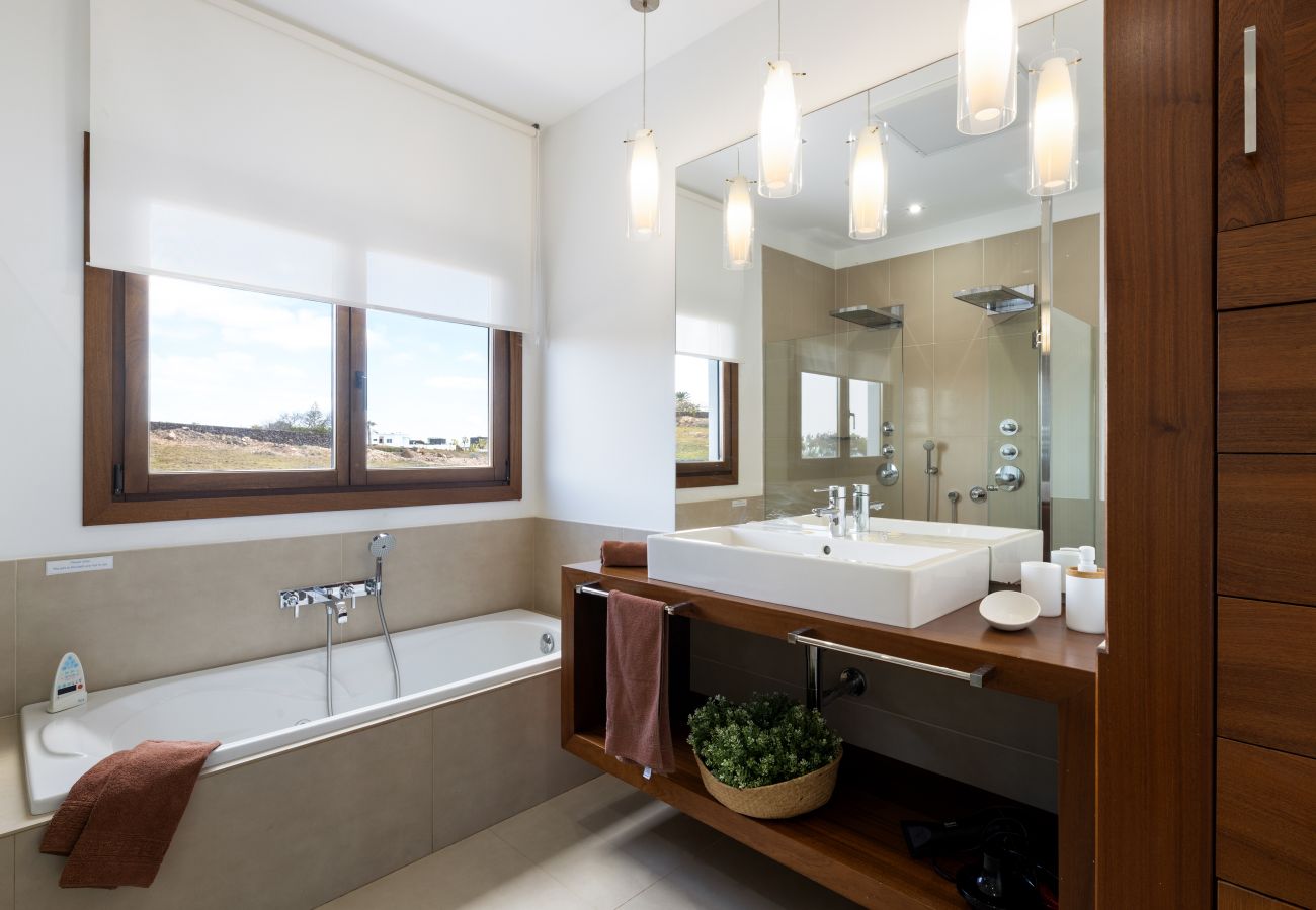 Villa à Puerto Calero - Casa Carlota by Escape Home